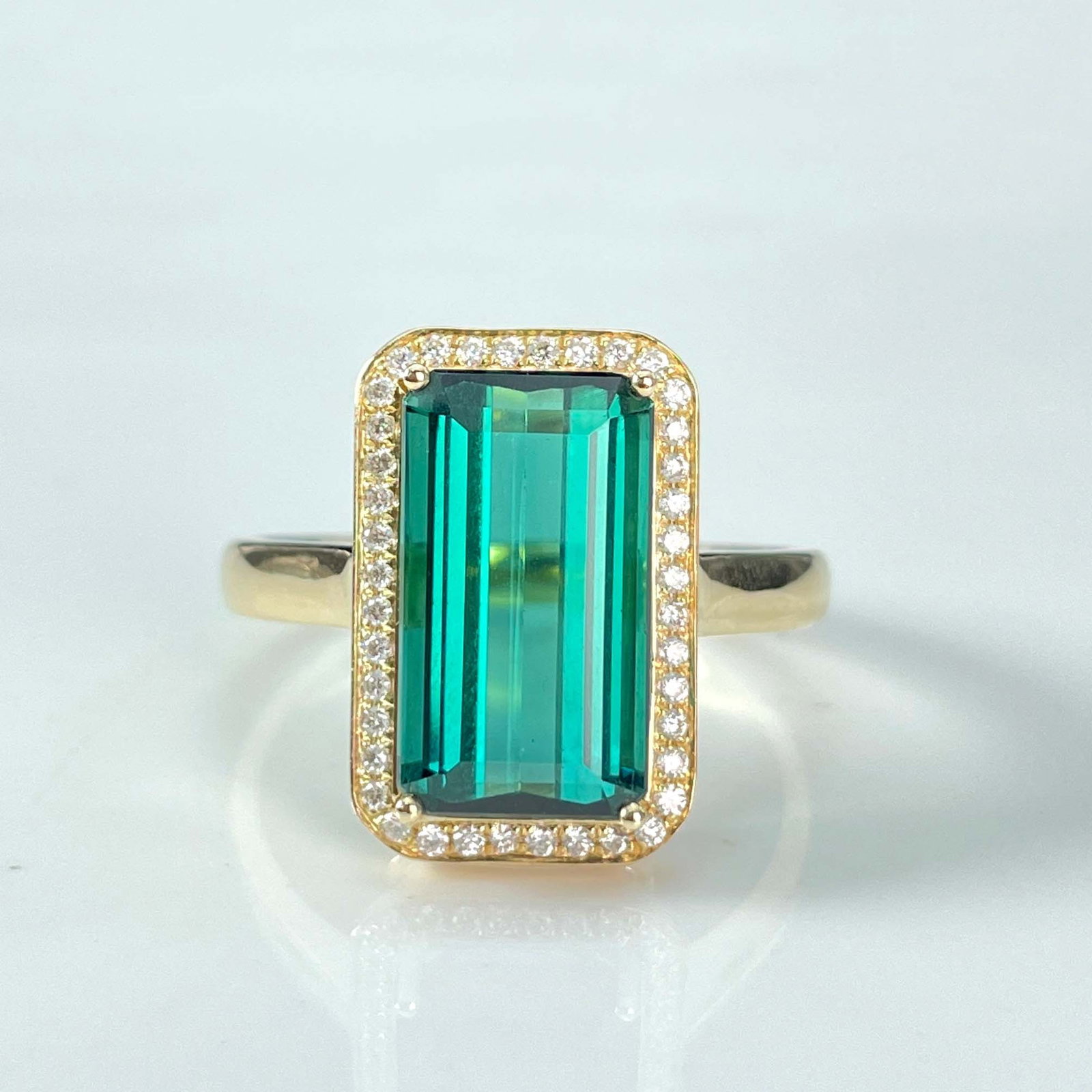 14k Gold 5 Ct Natural Tourmaline & Diamond Ring: Ref:230999005 // gold content:14k gold // ring size:7. 25us // // main gemstone:tourmaline // shape:octagonal // carat weight:5ct // color:green // treatment:natural // // adjacent gemstone 2 : diamon