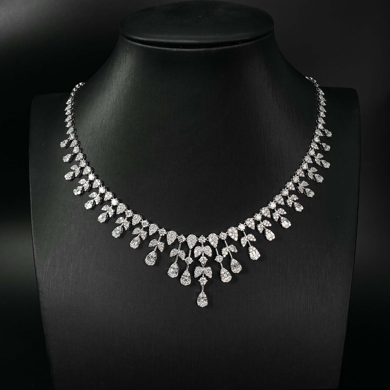 14k Gold 6.5 Ct Natural H Diamond Necklace: Ref:230999006 // gold content:14k gold // main gemstone:diamond // shape:multiply // carat weight:6. 5ct // clarity grade:vs-si // color:h // treatment:natural // Condition: New Low Estimate: 20000.00