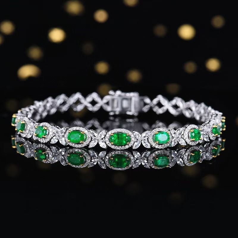 14k Gold 2.57 Ctw Vivid Green Natural Emerald & Diamond Bracelet: Ref:230999010 // gold content:14k gold // main gemstone:emerald // shape:oval // carat weight:2. 11ct // color:vivid green // treatment:natural // // adjacent gemstone 2 : diamond // number of