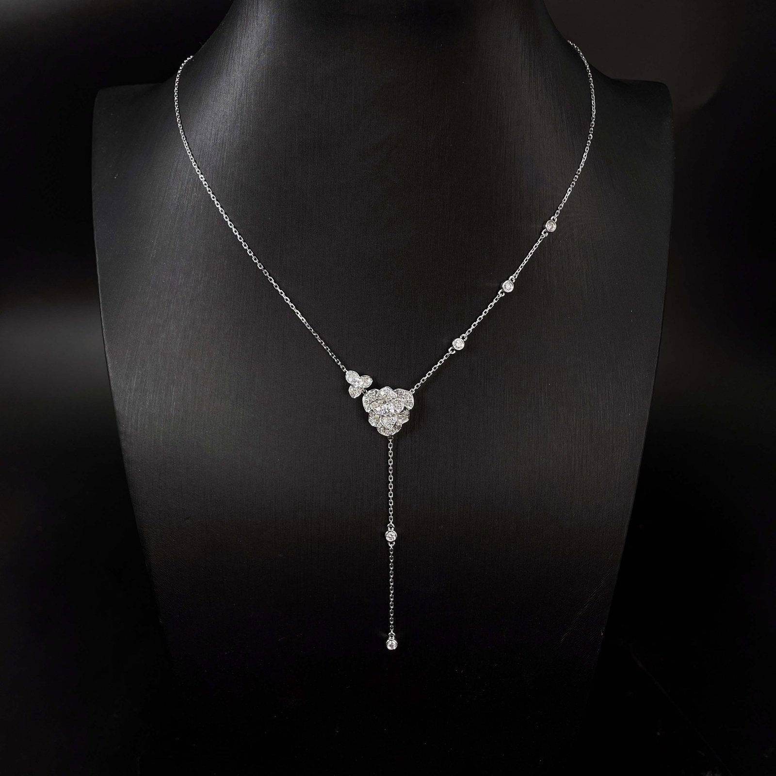 14k Gold 0.6 Ct Natural H Diamond & Flowers Necklace: Ref:230999014 // gold content:14k gold // main gemstone:diamond // shape:round // carat weight:0. 6ct // clarity grade:vs-si // color:h // treatment:natural // cut grade:g // Condition: New Low