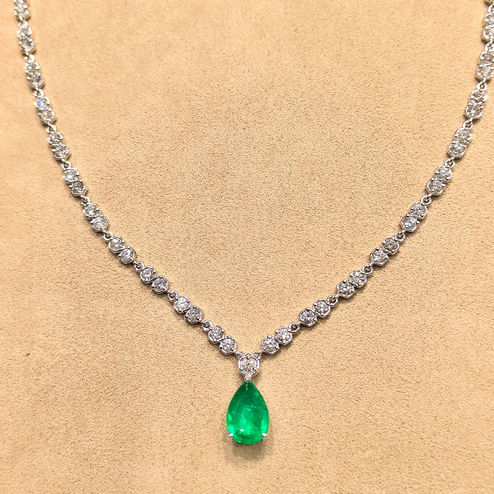 14k Gold 4.74 Ctw Vivid Green Natural Emerald & Diamond Necklace - 8