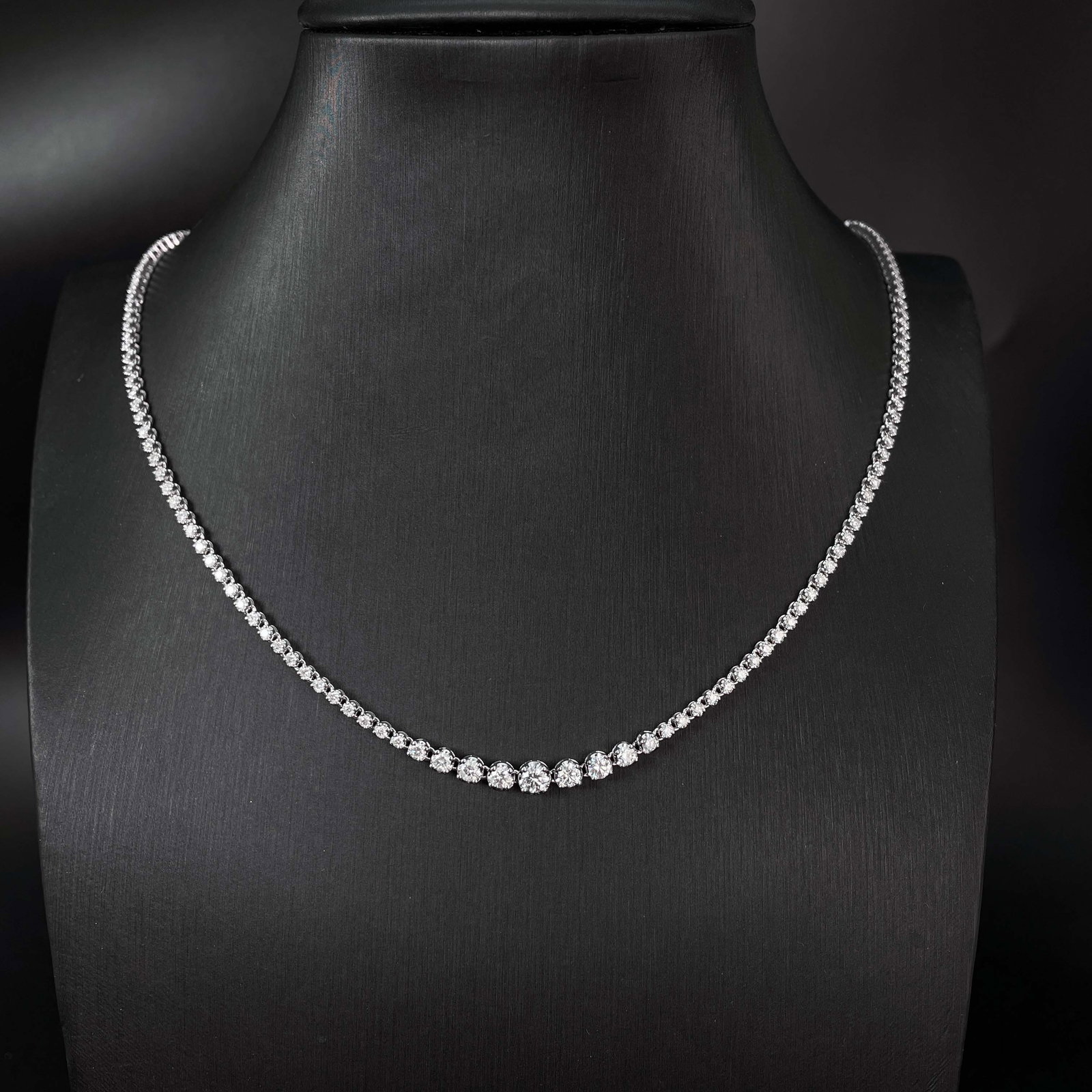 14k Gold 3 Ct Natural H Diamond Necklace: Ref:230999023 // gold content:14k gold // main gemstone:diamond // shape:round // carat weight:3ct // clarity grade:vs-si // color:h // treatment:natural // cut grade:g // Condition: New Low Estimate: