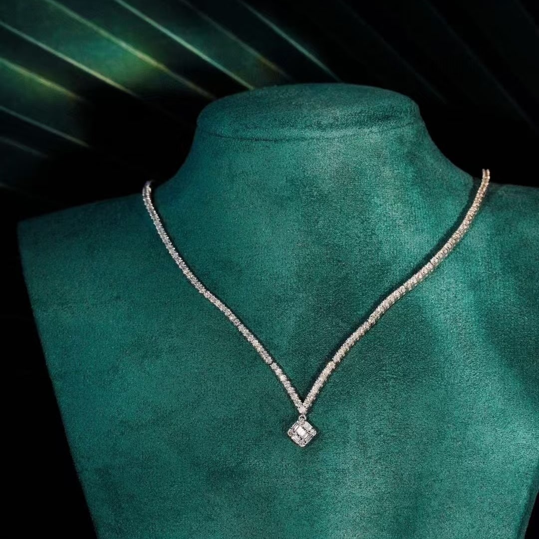 14k Gold 2 Ct Natural H Diamond Necklace: Ref:230999043 // gold content:14k gold // main gemstone:diamond // shape:multiply // carat weight:2ct // clarity grade:vs-si // color:h // treatment:natural // Condition: New Low Estimate: 9200.00