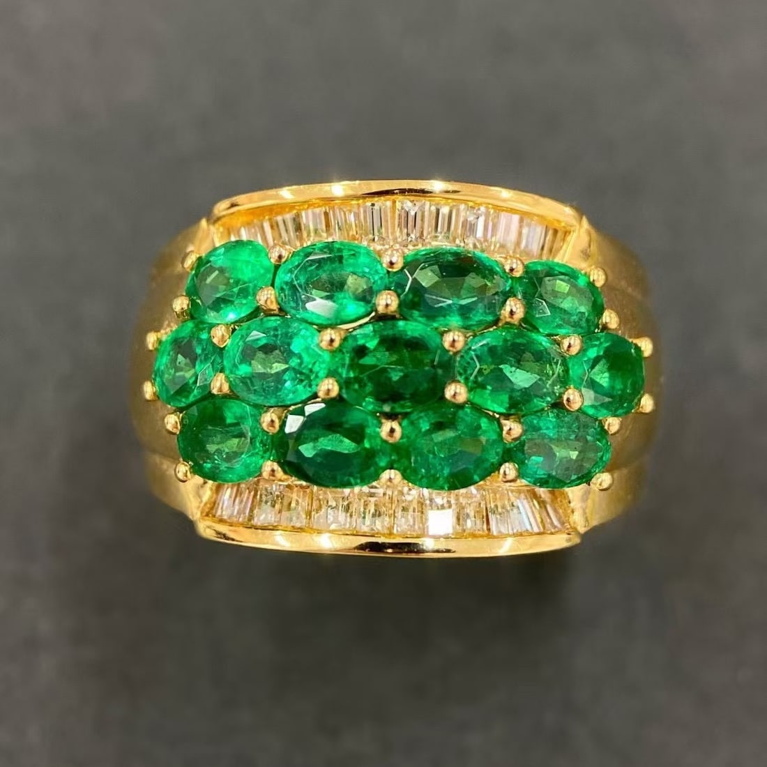 14k Gold 3.91 Ctw Vivid Green Natural Emerald & Diamond Ring: Ref:230999044 // gold content:14k gold // ring size:7. 25us // // main gemstone:emerald // shape:oval // carat weight:3. 16ct // color:vivid green // treatment:natural // // adjacent gemstone 2 : diam