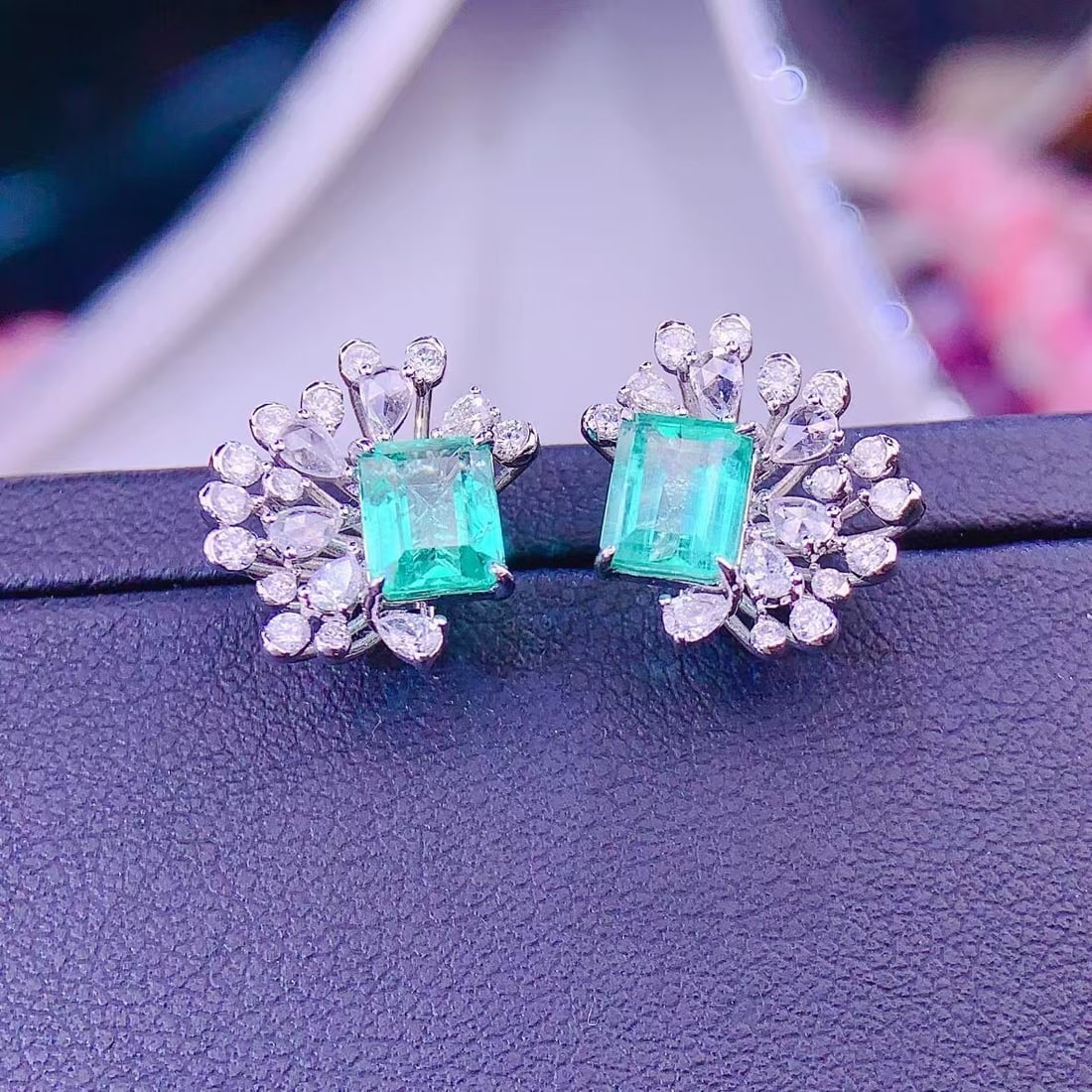 14k Gold 1.84 Ct Natural Emerald & Diamond Earrings: Ref:230999046 // gold content:14k gold // main gemstone:emerald // shape:octagonal // carat weight:1. 84ct // color:green // treatment:natural // // adjacent gemstone 2 : diamond // shape:multiply //