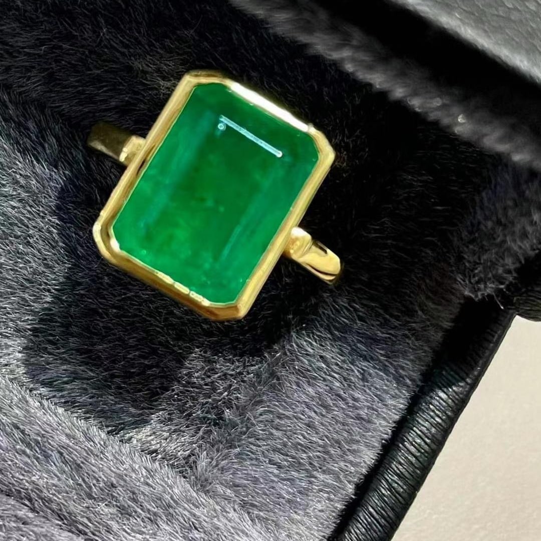 14k Gold 5.32 Ct Vivid Green Natural Emerald Ring - 5