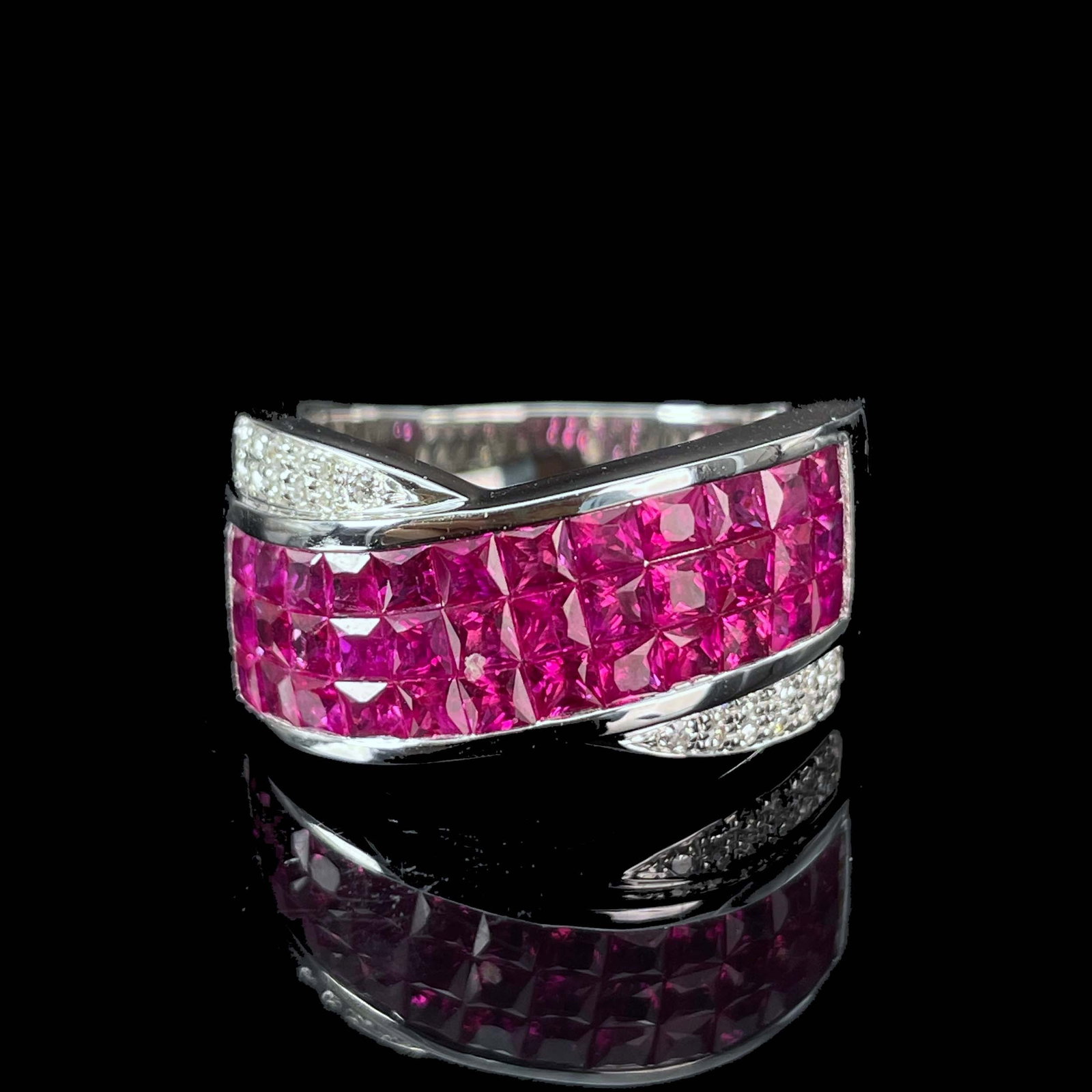 14k Gold 2.25 Ctw Natural Ruby & Diamond Ring: Ref:230999056 // gold content:14k gold // ring size:7. 25us // // main gemstone:ruby // shape:princess // carat weight:2ct // color:red // treatment:natural // // adjacent gemstone 2 : diamond // shap
