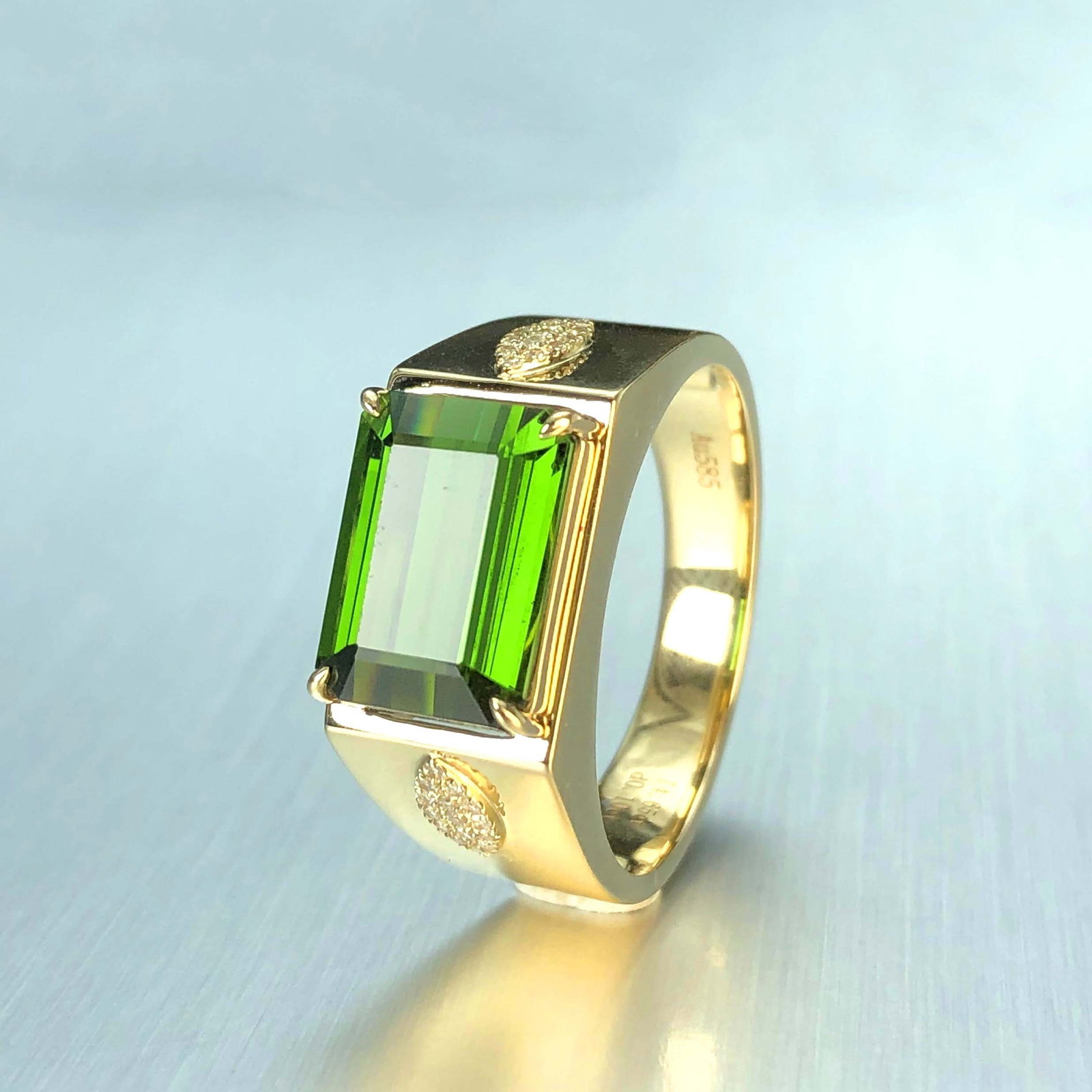 14k Gold 4.65 Ct Natural Tourmaline & Diamond & Men¡¯s Ring: Ref:230999061 // gold content:14k gold // ring size:8us // // main gemstone:tourmaline // shape:octagonal // carat weight:4. 65ct // color:green // treatment:natural // // adjacent gemstone 2 :