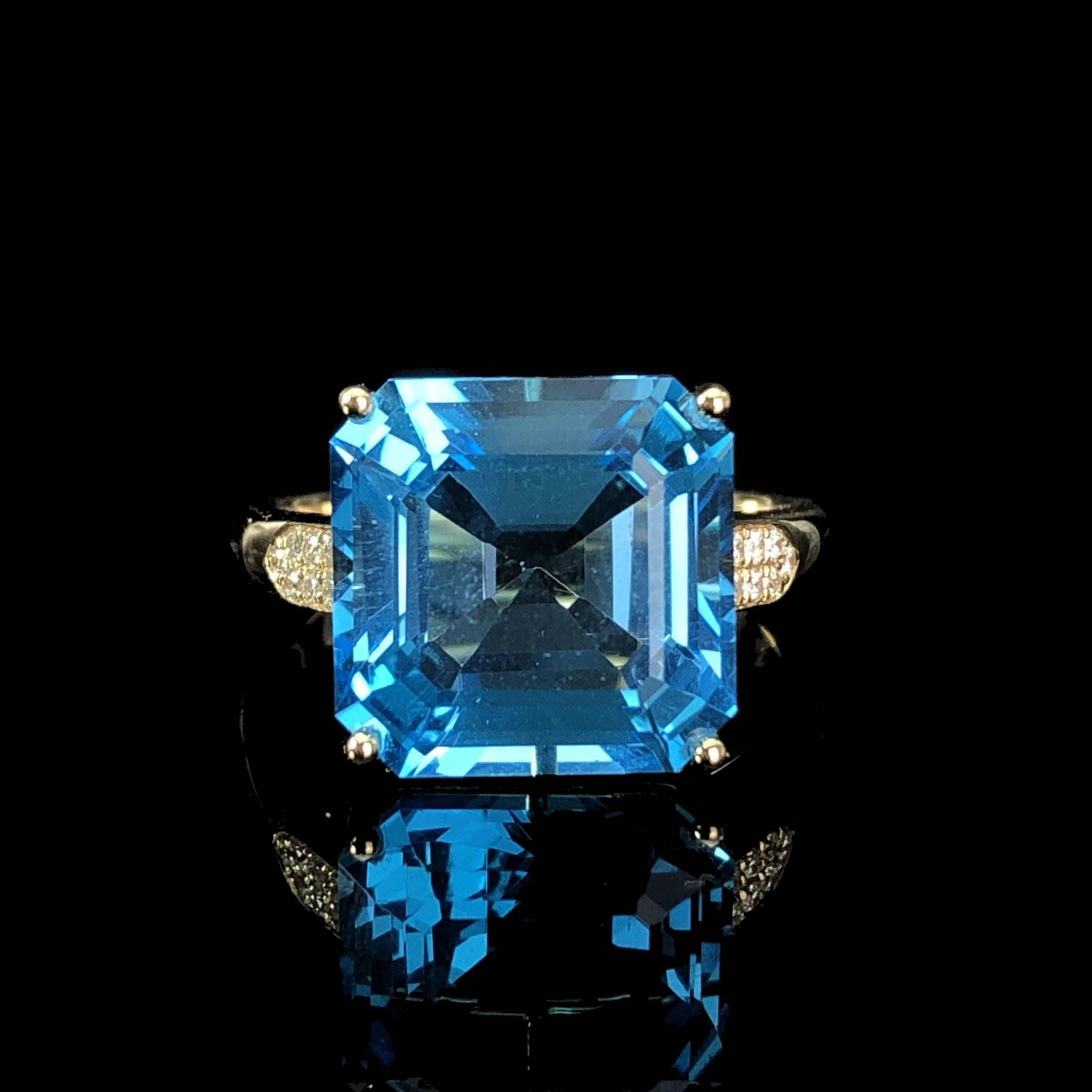 14k Gold 8.05 Ct Natural Topaz & Diamond Ring: Ref:230999083 // gold content:14k gold // ring size:7. 25us // // main gemstone:topaz // shape:octagonal // carat weight:8. 05ct // color:blue // treatment:natural // // adjacent gemstone 2 : diamond