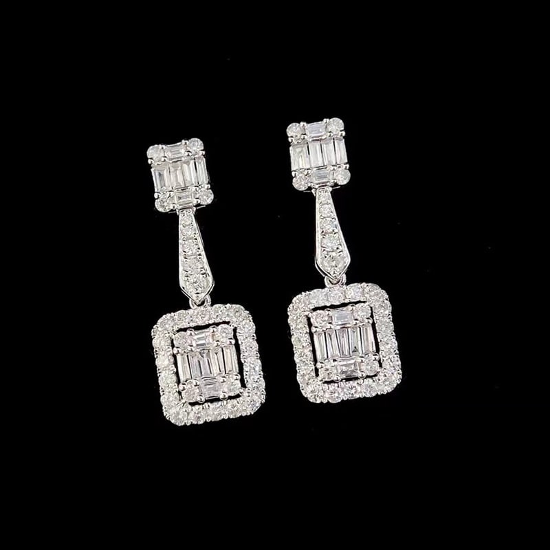 14k Gold 0.8 Ct Natural H Diamond Earrings: Ref:230999094 // gold content:14k gold // main gemstone:diamond // shape:multiply // carat weight:0. 8ct // clarity grade:vs-si // color:h // treatment:natural // Condition: New Low Estimate: 2900.00