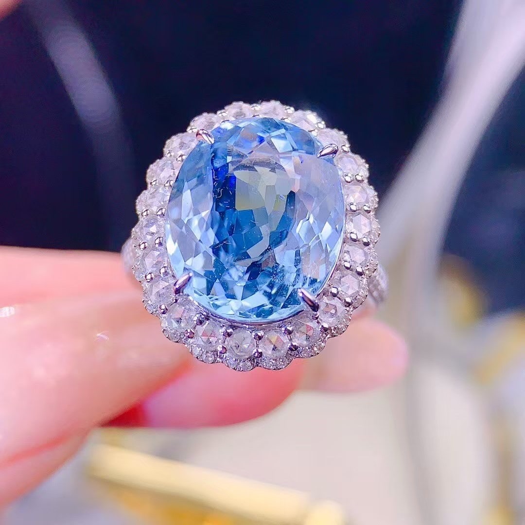 14k Gold 7.2 Ct Natural Aquamarine & Diamond Ring: Ref:230999103 // gold content:14k gold // ring size:7. 25us // // main gemstone:aquamarine // shape:oval // carat weight:7. 2ct // color:blue // treatment:natural // // adjacent gemstone 2 : diamond /