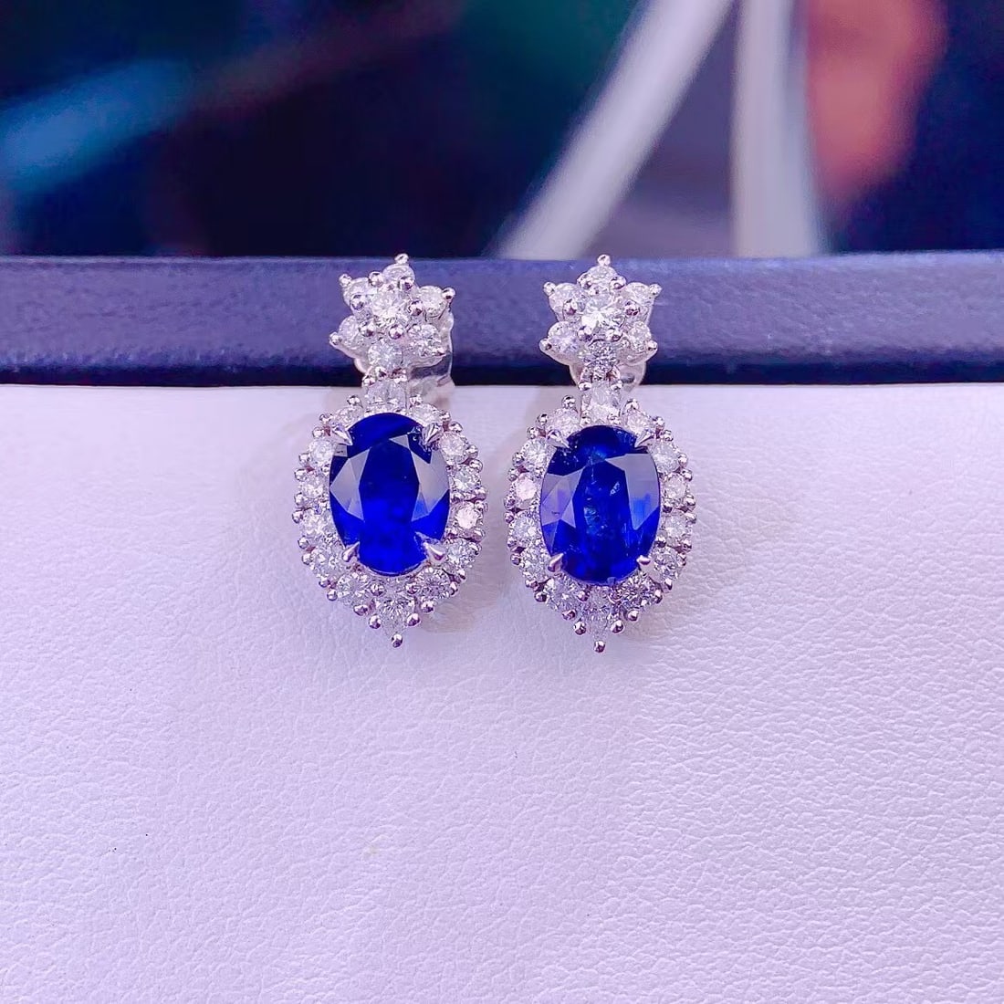 14k Gold 1.67 Ct Natural Sapphire & Diamond Earrings: Ref:230999106 // gold content:14k gold // main gemstone:sapphire // shape:oval // carat weight:1. 67ct // color:royal blue // treatment:natural // // adjacent gemstone 2 : diamond // shape:multiply //