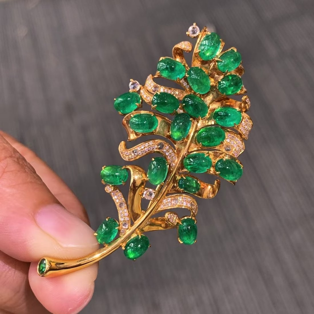 14k Gold 16.2 Ct Vivid Green Natural Emerald & Diamond Brooch/pendant( Without Chain ) - 2