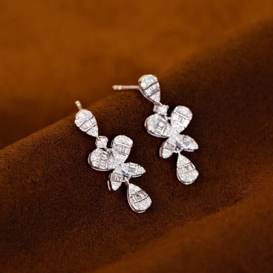 14k Gold 0.5 Ct Natural H Diamond Earrings: Ref:230999114 // gold content:14k gold // main gemstone:diamond // shape:multiply // carat weight:0. 5ct // clarity grade:vs-si // color:h // treatment:natural // Condition: New Low Estimate: 2200.00