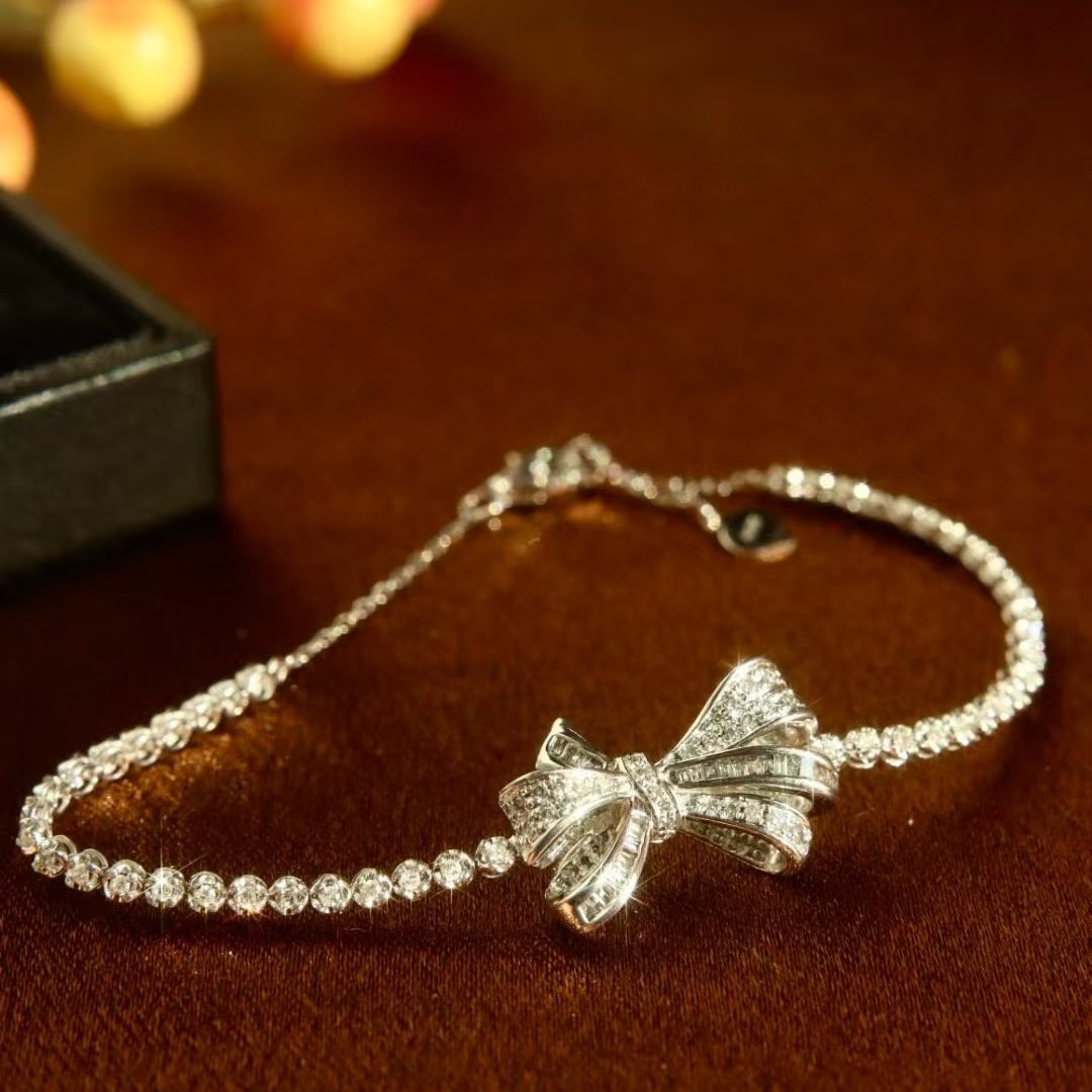 14k Gold 0.9 Ct Natural H Diamond Bracelet: Ref:230999117 // gold content:14k gold // main gemstone:diamond // shape:multiply // carat weight:0. 9ct // clarity grade:vs-si // color:h // treatment:natural // Condition: New Low Estimate: 4200.00