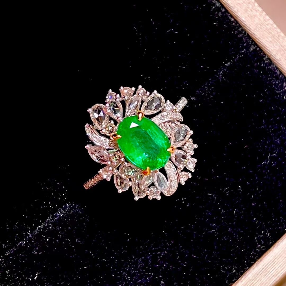 14k Gold 1 Ct Vivid Green Natural Emerald & Diamond Ring: Ref:230999123 // gold content:14k gold // ring size:7. 25us // // main gemstone:emerald // shape:oval // carat weight:1ct // color:vivid green // treatment:natural // // adjacent gemstone 2 : diamond