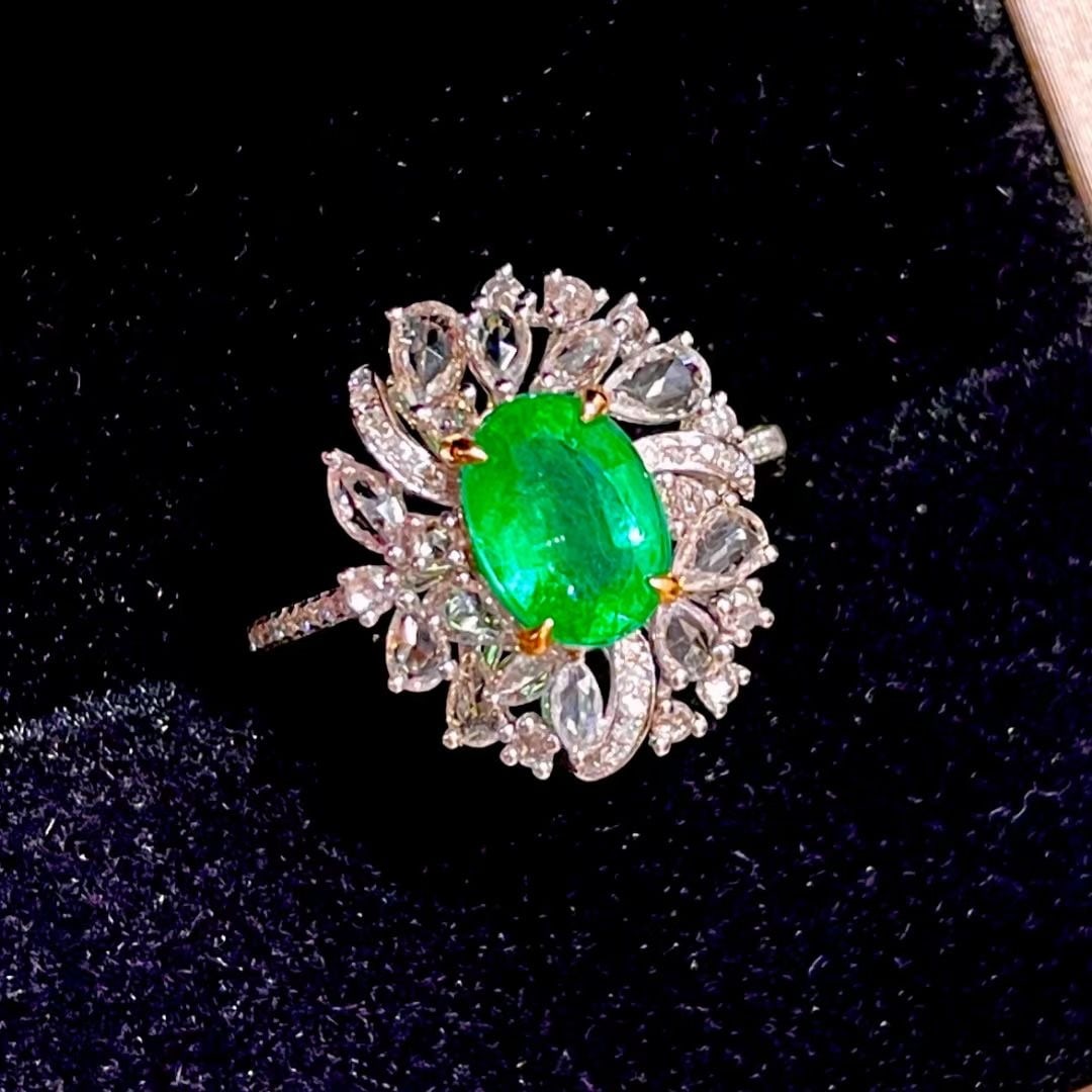 14k Gold 1 Ct Vivid Green Natural Emerald & Diamond Ring - 2