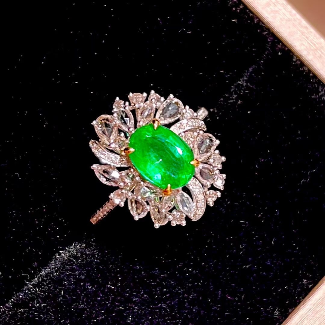14k Gold 1 Ct Vivid Green Natural Emerald & Diamond Ring - 3