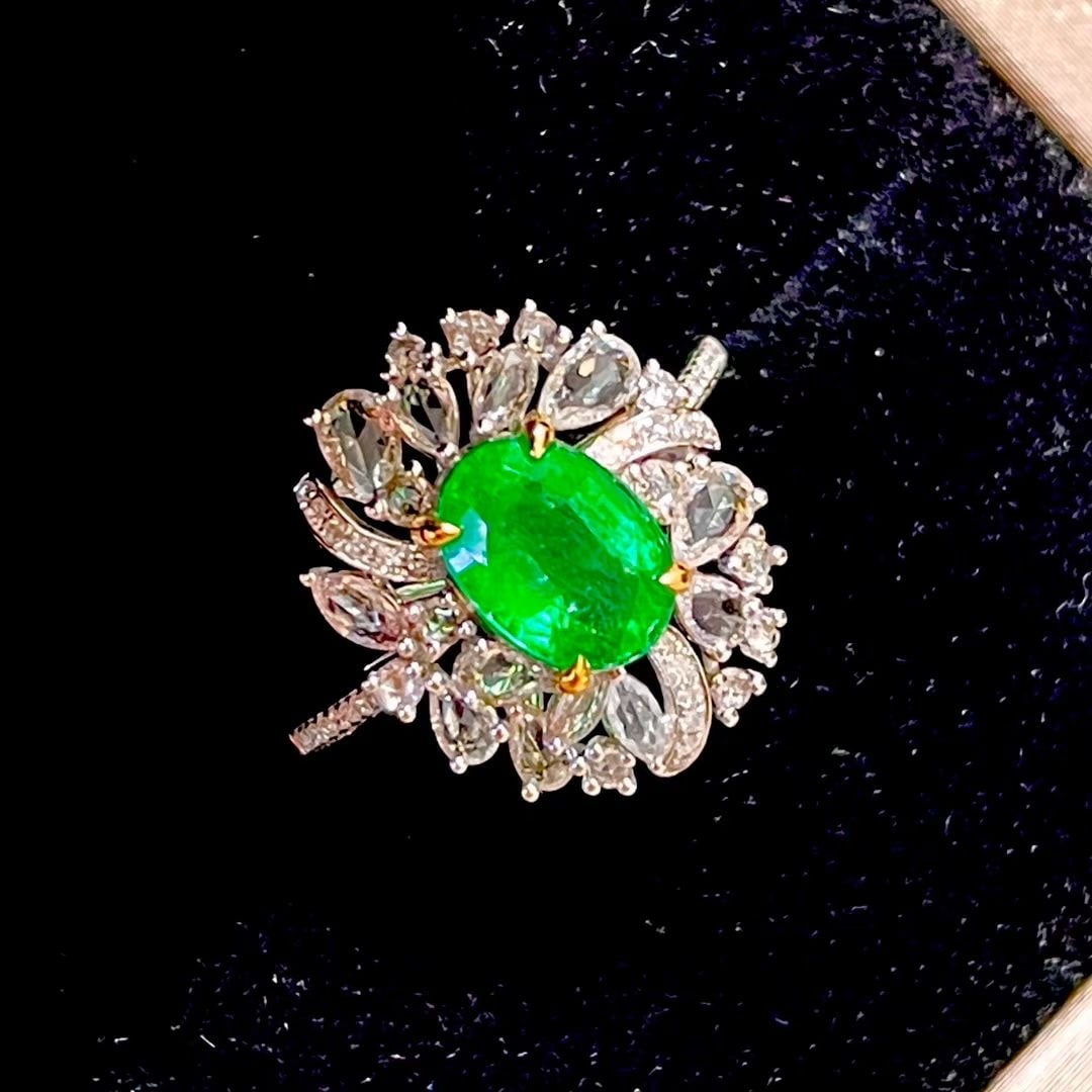 14k Gold 1 Ct Vivid Green Natural Emerald & Diamond Ring - 4