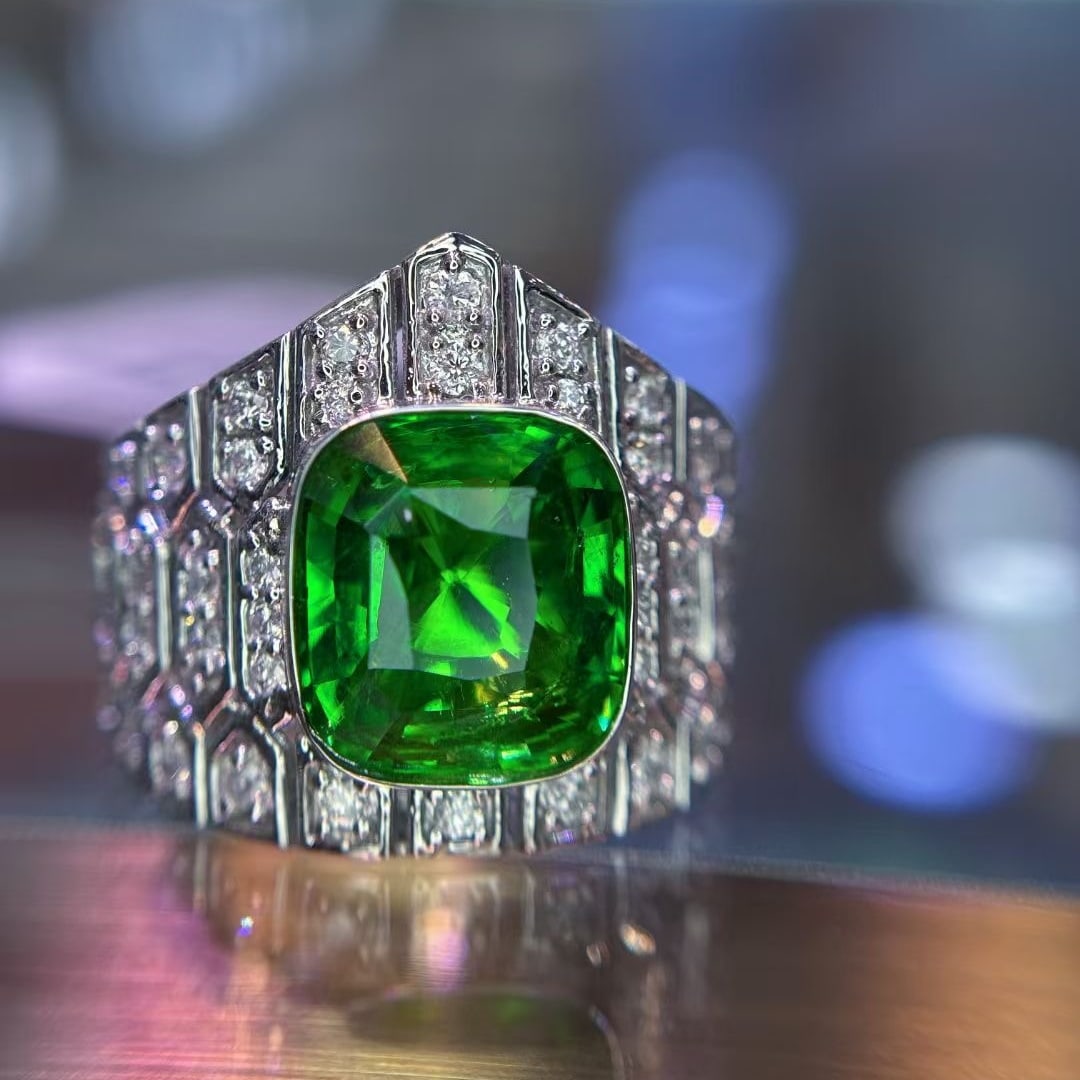 14k Gold 4.06 Ct Vivid Green Natural Tsavorite & Diamond Ring - 2