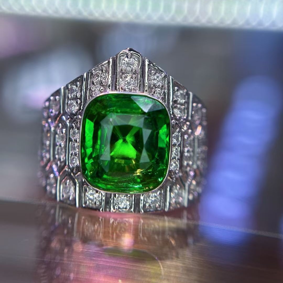 14k Gold 4.06 Ct Vivid Green Natural Tsavorite & Diamond Ring - 3