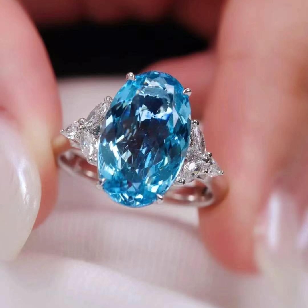 14k Gold 3.60 Ctw Natural Aquamarine & Diamond Ring: Ref:230999136 // gold content:14k gold // ring size:7. 25us // // main gemstone:aquamarine // shape:oval // carat weight:3. 35ct // color:santa maria color // treatment:natural // // adjacent gemstone