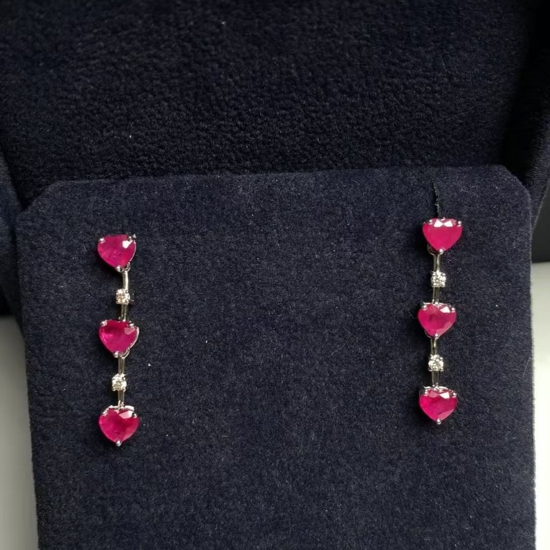14k Gold 0.93 Ctw Natural Ruby & Diamond Earrings: Ref:230999140 // gold content:14k gold // main gemstone:ruby // shape:heart // carat weight:0. 90ct // color:red // treatment:natural // // adjacent gemstone 2 : diamond // shape:round // carat