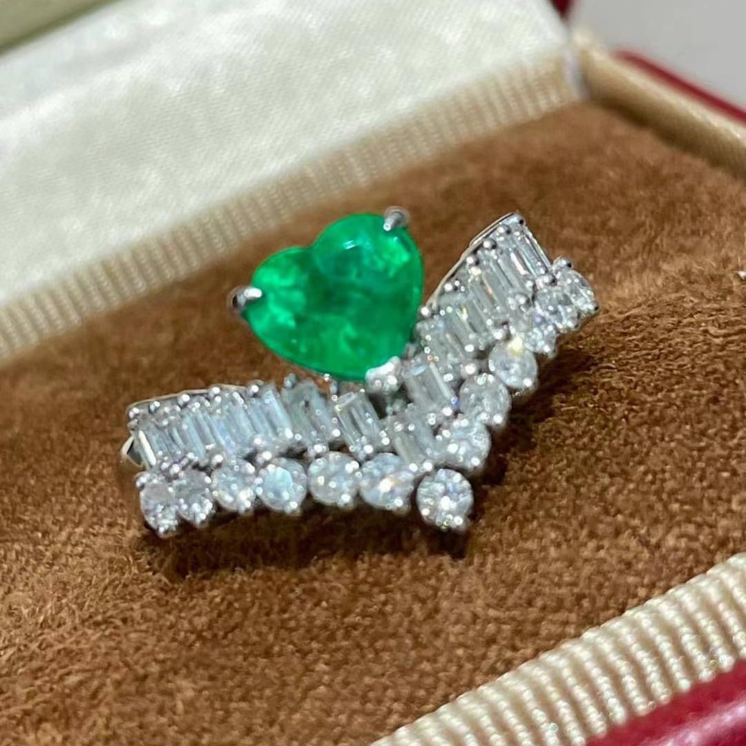 14k Gold 0.9 Ct Vivid Green Natural Emerald & Diamond Ring - 3