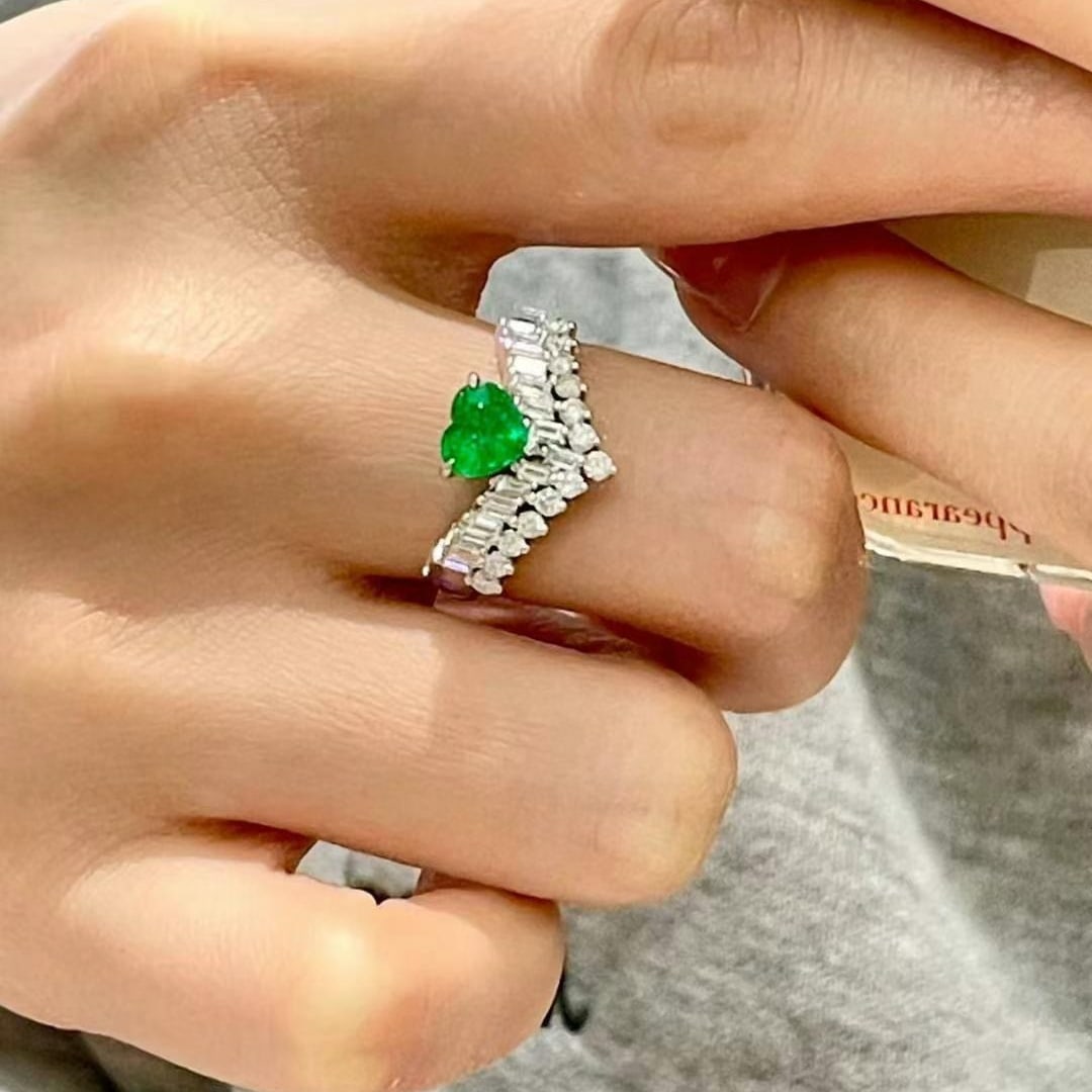 14k Gold 0.9 Ct Vivid Green Natural Emerald & Diamond Ring - 5