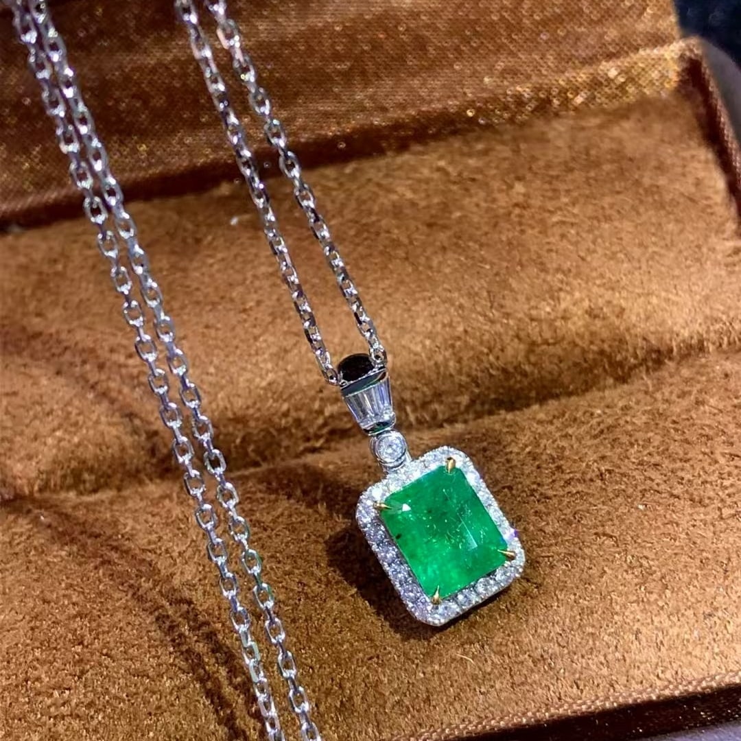 14k Gold 1.39 Ctw Vivid Green Natural Emerald & Diamond Necklace - 2