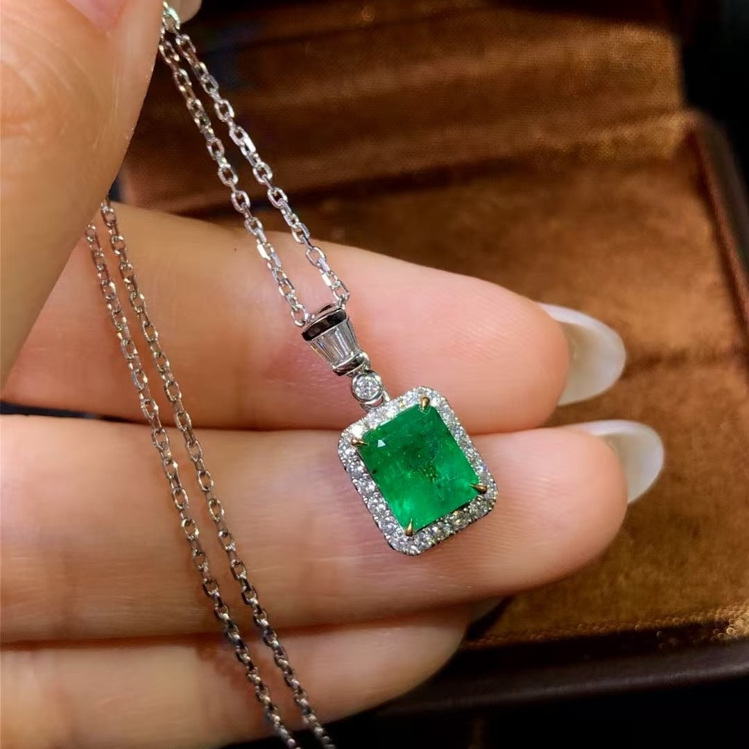 14k Gold 1.39 Ctw Vivid Green Natural Emerald & Diamond Necklace - 3