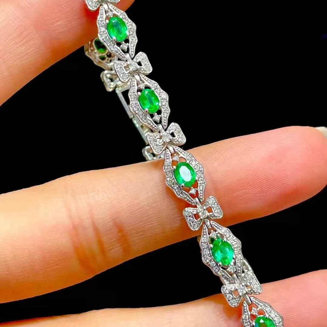 14k Gold 3.8 Ct Vivid Green Natural Emerald & Diamond Bracelet - 2
