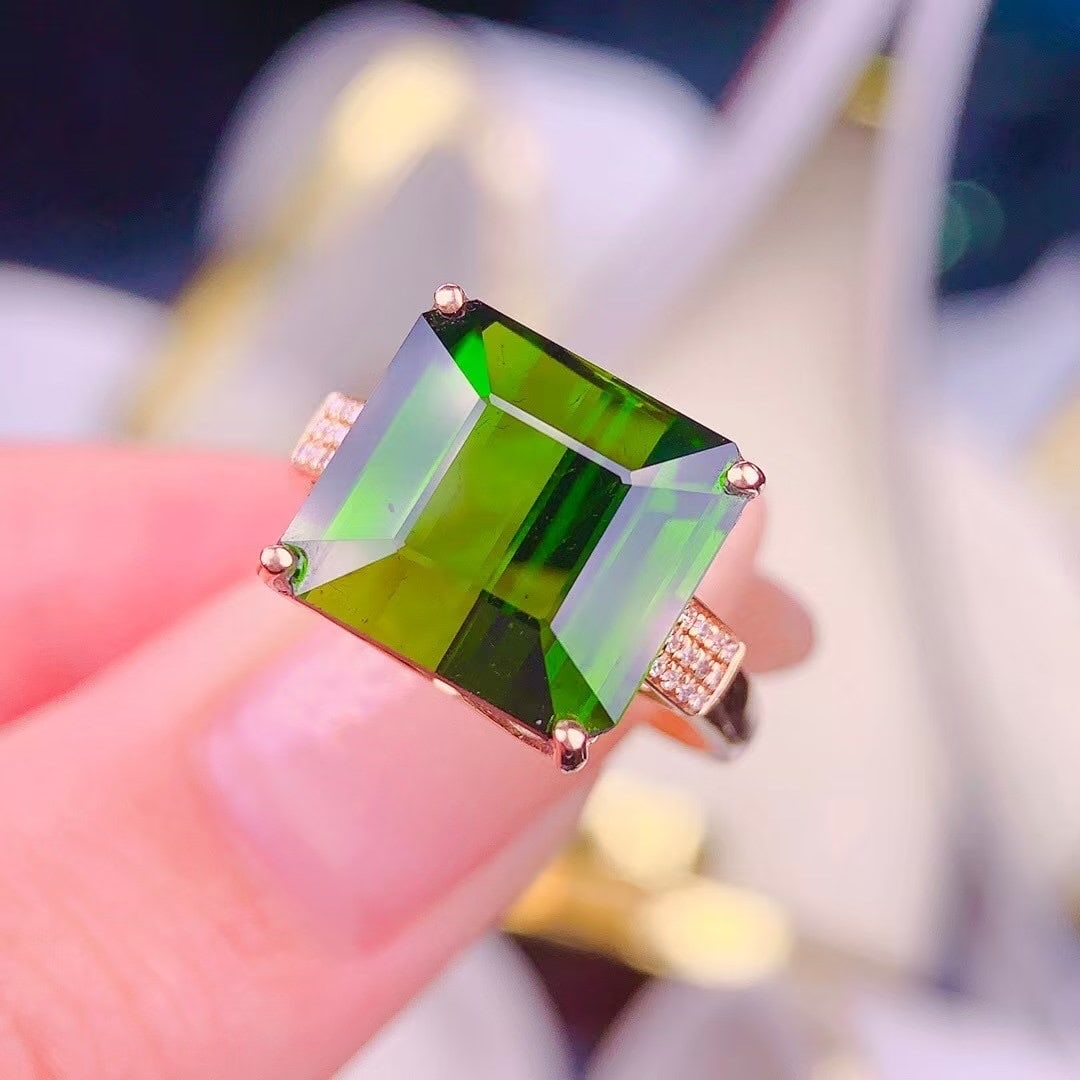 14k Gold 10.8 Ct Natural Tourmaline & Diamond Ring: Ref:230999165 // gold content:14k gold // ring size:7. 25us // // main gemstone:tourmaline // shape:octagonal // carat weight:10. 8ct // color:green // treatment:natural // // adjacent gemstone 2 :