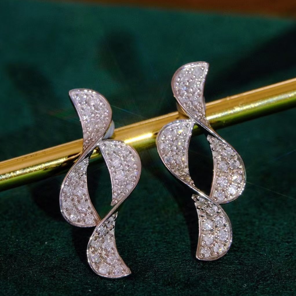 14k Gold 0.66 Ct Natural H Diamond Earrings: Ref:230999171 // gold content:14k gold // main gemstone:diamond // shape:round // carat weight:0. 66ct // clarity grade:vs-si // color:h // treatment:natural // cut grade:g // Condition: New Low
