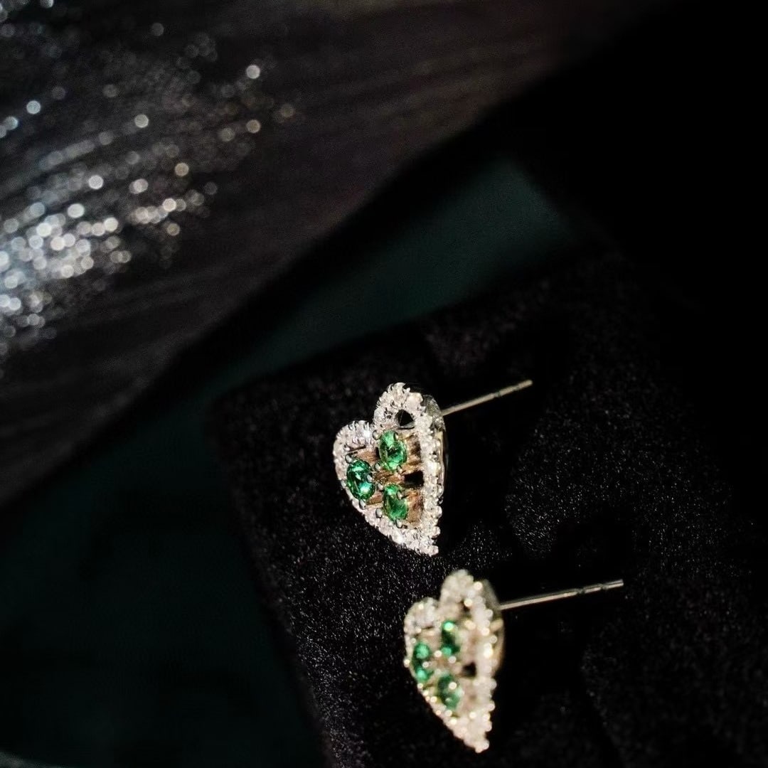 14k Gold 0.6 Ctw Vivid Green Natural Emerald & Diamond Earrings - 4