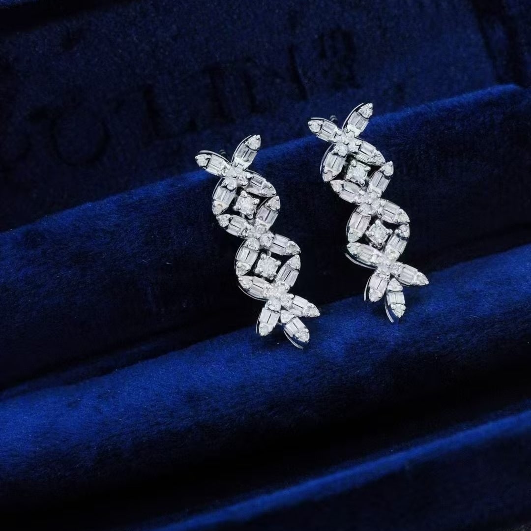 14k Gold 1.1 Ct Natural H Diamond Earrings: Ref:230999177 // gold content:14k gold // main gemstone:diamond // shape:multiply // carat weight:1. 1ct // clarity grade:vs-si // color:h // treatment:natural // Condition: New Low Estimate: 3300.00