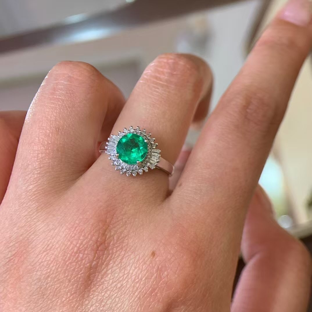 14k Gold 1.07 Ct Natural Emerald & Diamond Ring - 5