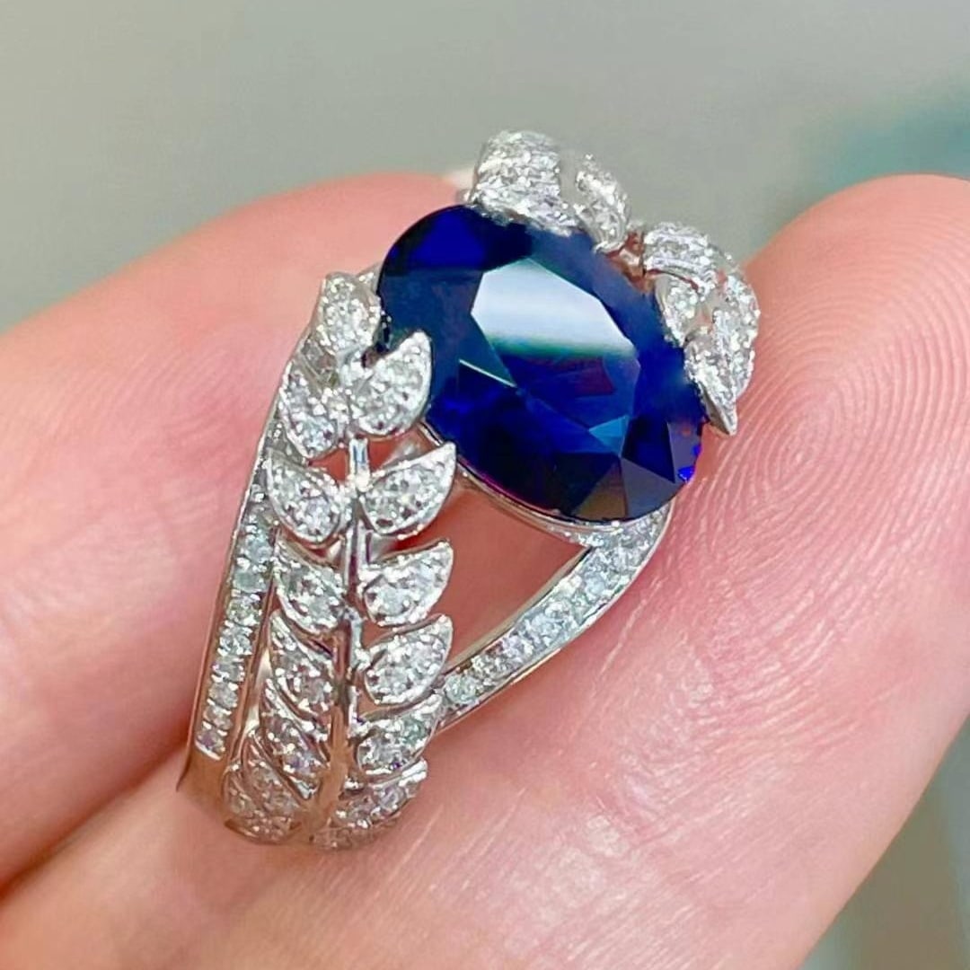 14k Gold 3.5 Ct Vivid Blue Natural Sapphire & Diamond Ring - 2