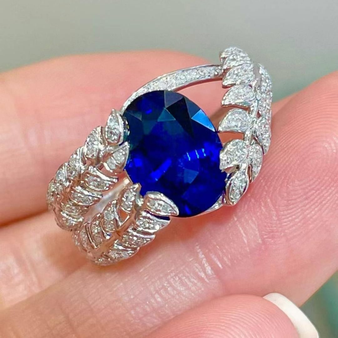 14k Gold 3.5 Ct Vivid Blue Natural Sapphire & Diamond Ring - 3