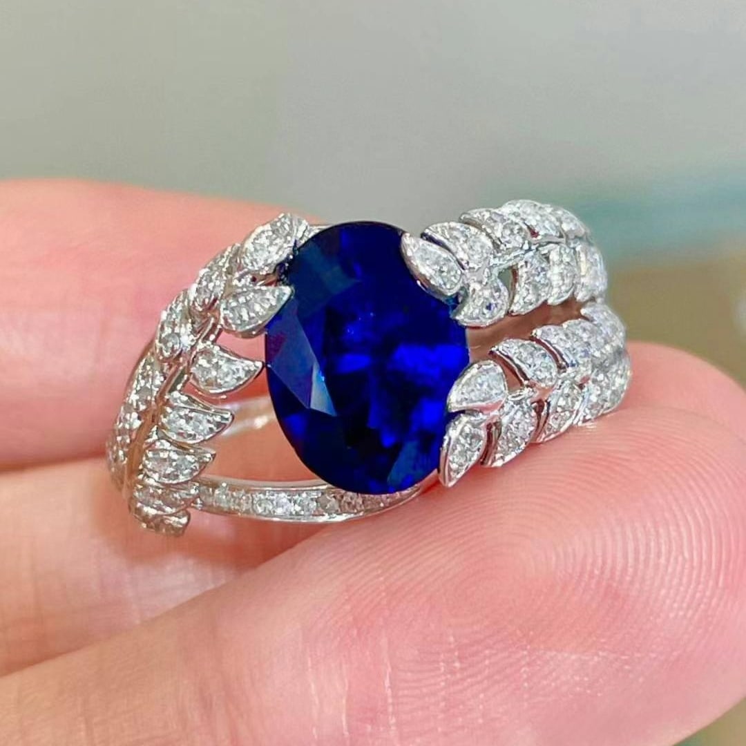 14k Gold 3.5 Ct Vivid Blue Natural Sapphire & Diamond Ring - 4