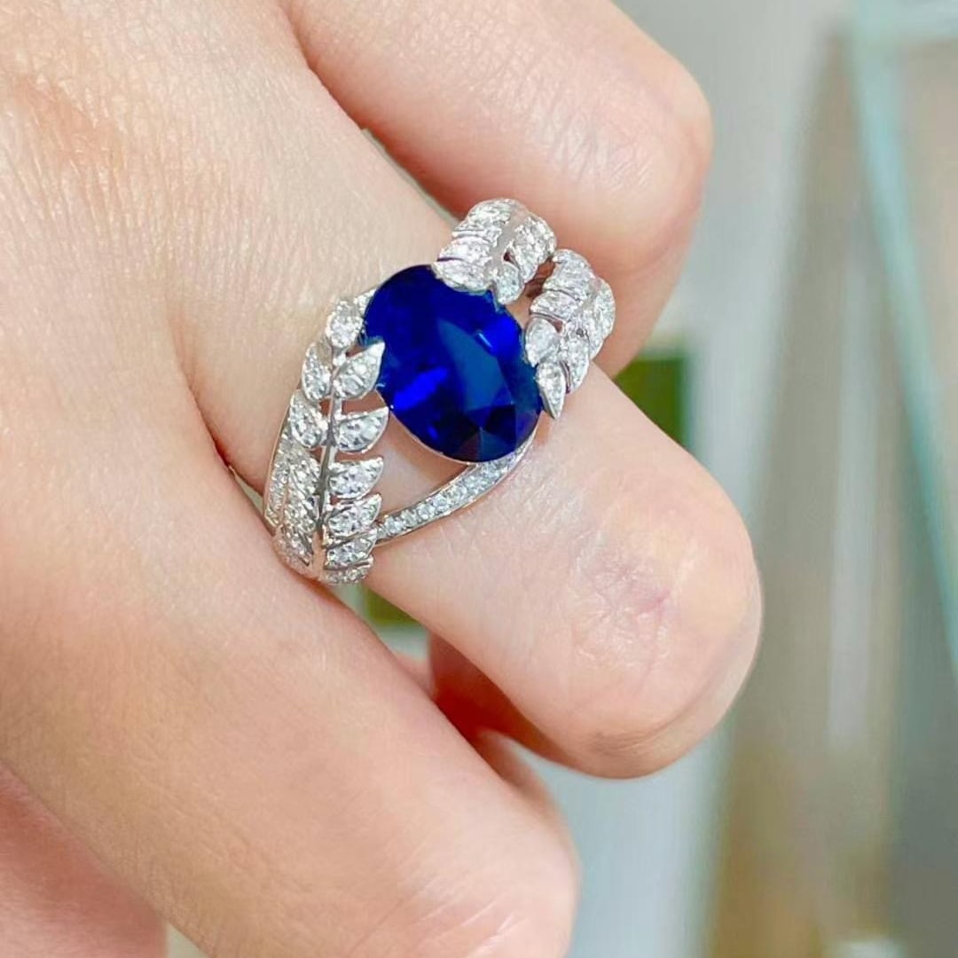 14k Gold 3.5 Ct Vivid Blue Natural Sapphire & Diamond Ring - 5