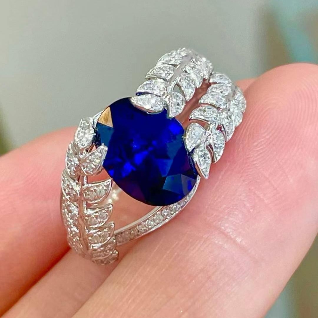 14k Gold 3.5 Ct Vivid Blue Natural Sapphire & Diamond Ring - 6