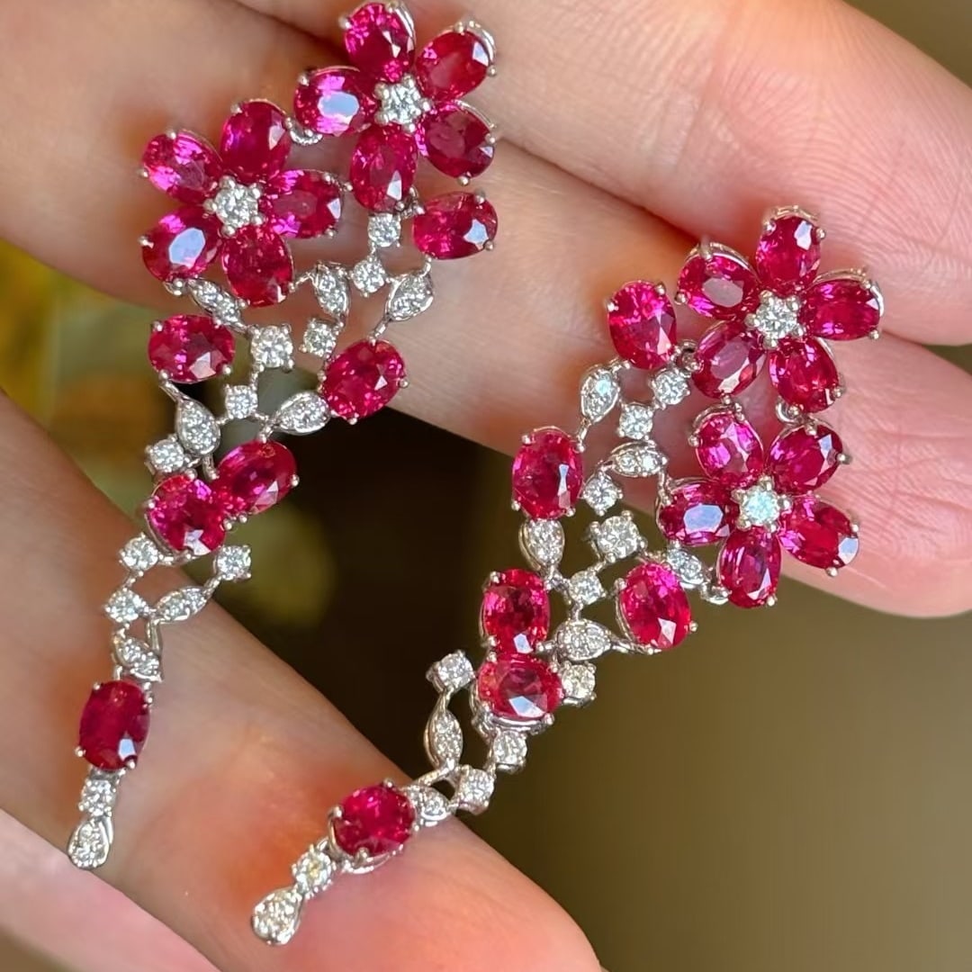 14k Gold 8.2 Ct Natural Ruby & Diamond Earrings: Ref:230999195 // gold content:14k gold // main gemstone:ruby // shape:oval // carat weight:8. 2ct // color:red // treatment:natural // // adjacent gemstone 2 : diamond // shape:round // clarity grade: