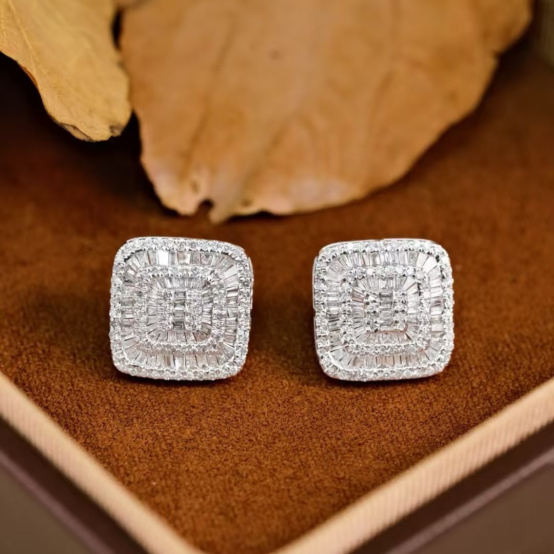 14k Gold 1.2 Ct Natural H Diamond Earrings: Ref:230999197 // gold content:14k gold // main gemstone:diamond // shape:multiply // carat weight:1. 2ct // clarity grade:vs-si // color:h // treatment:natural // Condition: New Low Estimate: 4200.00 