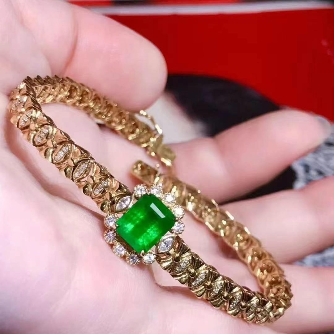 14k Gold 2.38 Ctw Vivid Green Natural Emerald & Diamond Bracelet: Ref:230999221 // gold content:14k gold // main gemstone:emerald // shape:octagonal // carat weight:1. 7ct // color:vivid green // treatment:natural // // adjacent gemstone 2 : diamond //