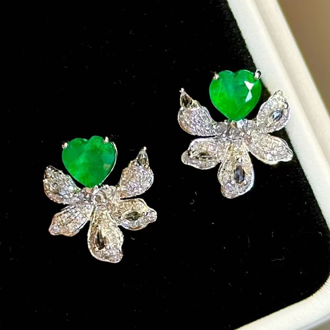 14k Gold 1.3 Ct Vivid Green Natural Emerald & Diamond & Sapphire Earrings: Ref:230999223 // gold content:14k gold // main gemstone:emerald // shape:heart // carat weight:1. 3ct // color:vivid green // treatment:natural // // adjacent gemstone 2 : diamond // shape:round //
