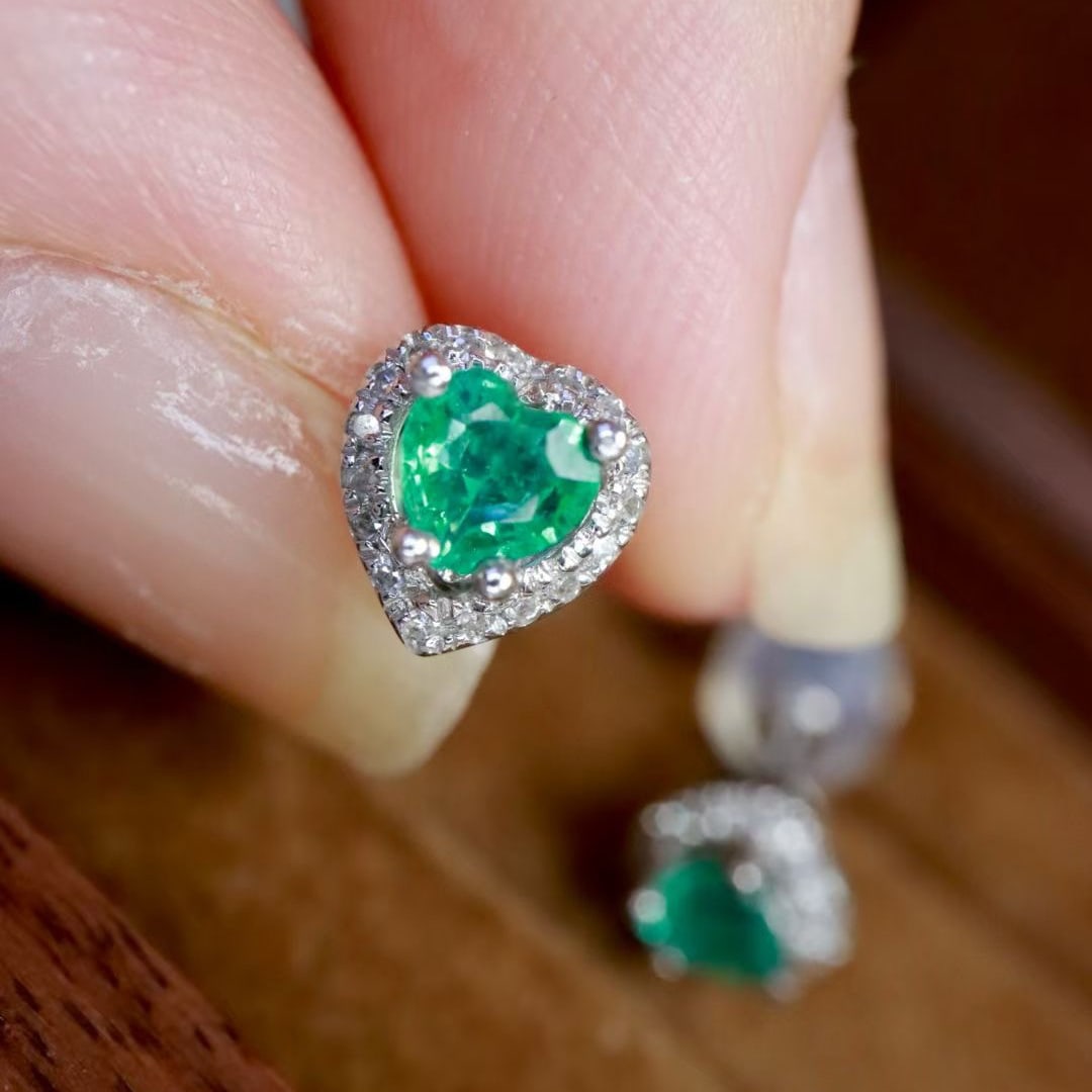 14k Gold 0.72 Ctw Natural Emerald & Diamond Earrings - 3