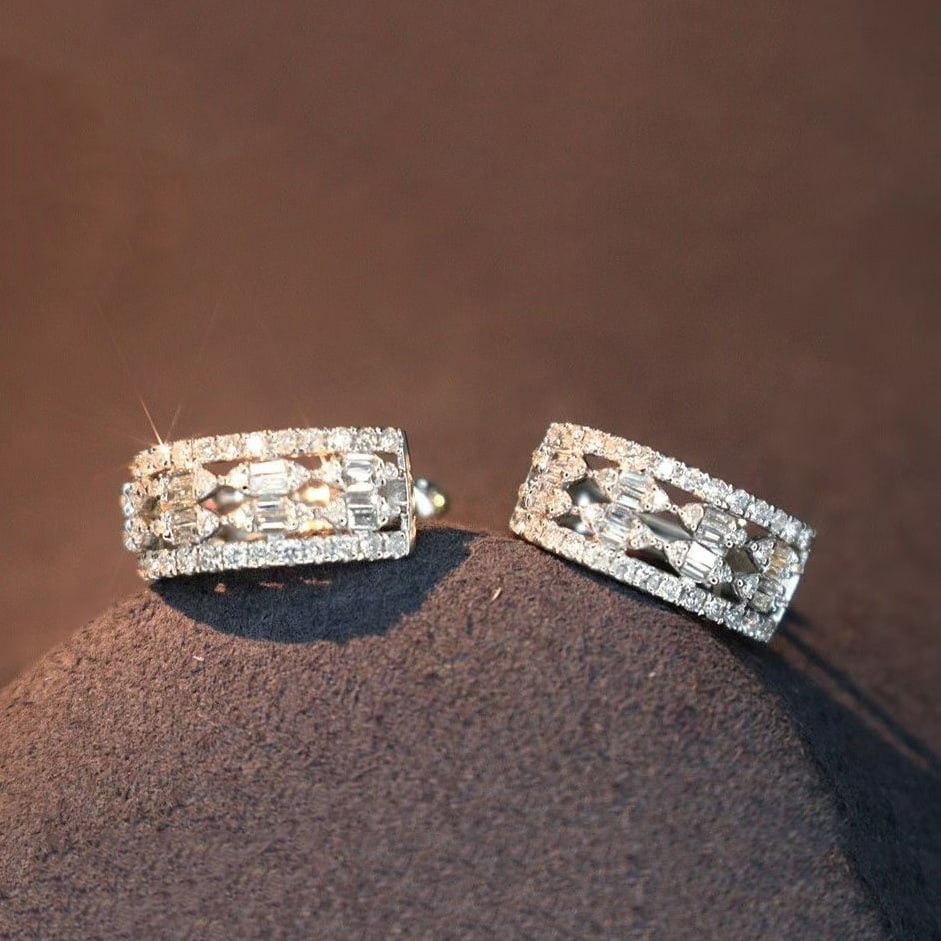 14k Gold 0.9 Ct Natural H Diamond Earrings: Ref:230999234 // gold content:14k gold // main gemstone:diamond // shape:multiply // carat weight:0. 9ct // clarity grade:vs-si // color:h // treatment:natural // Condition: New Low Estimate: 3700.00