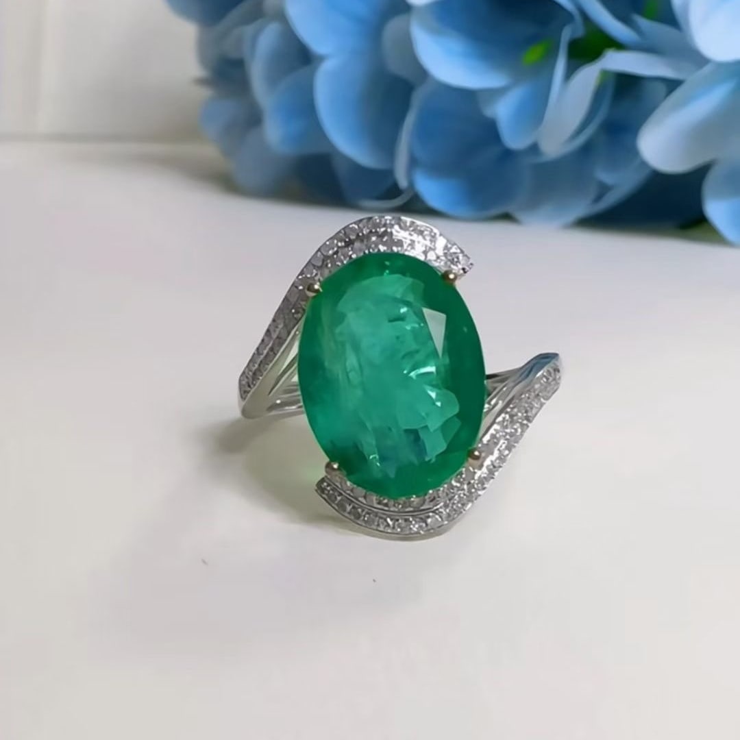 14k Gold 3.8 Ct Natural Emerald & Diamond Ring: Ref:230999235 // gold content:14k gold // ring size:7. 25us // // main gemstone:emerald // shape:oval // carat weight:3. 8ct // color:green // treatment:natural // // adjacent gemstone 2 : diamond //