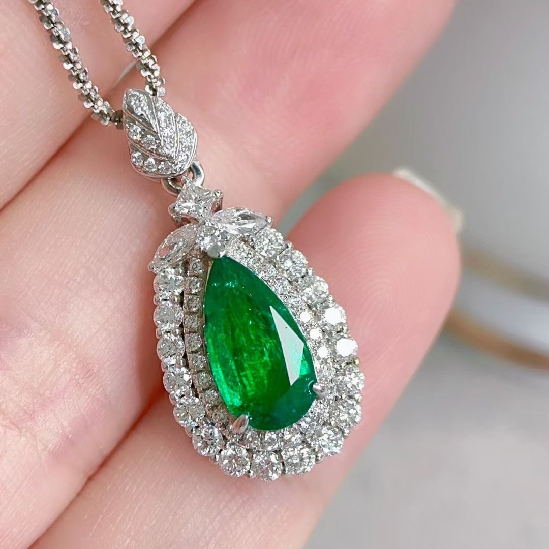 14k Gold 2.30 Ctw Vivid Green Natural Emerald & Diamond Pendant( Without Chain ): Ref:230999239 // gold content:14k gold // main gemstone:emerald // shape:pear // carat weight:1. 43ct // color:vivid green // treatment:natural // // adjacent gemstone 2 : diamond // shape:multiply